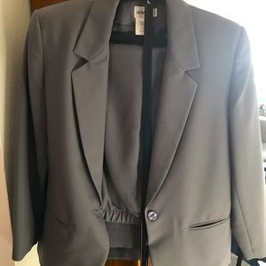 Liz Baker, beautiful, professional pant suit. Comes with matching belt.